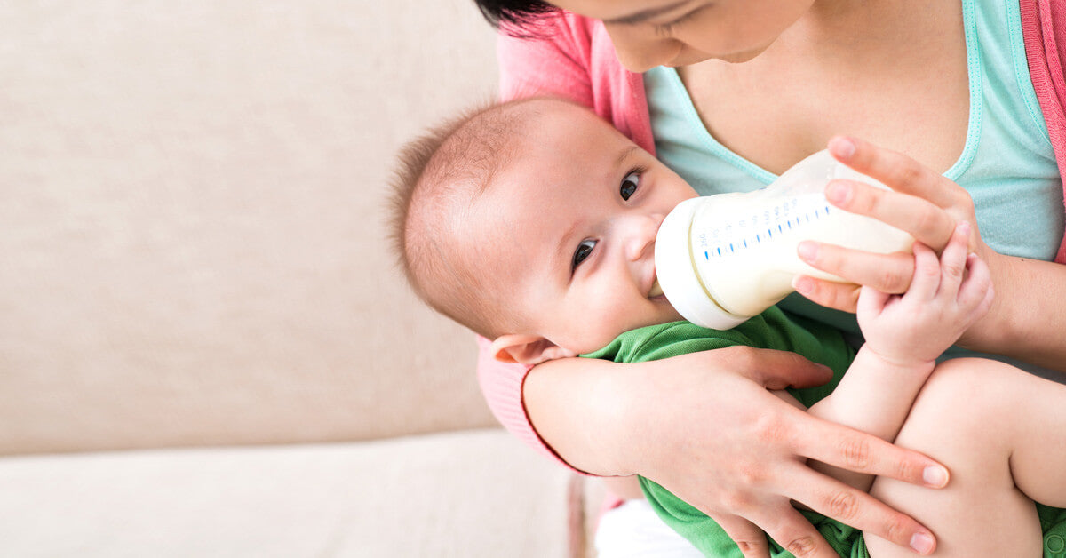 Tips for Transitioning Between Breastfeeding and Bottle Feeding