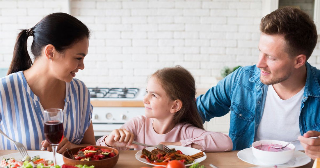 Family Eating Healthy Food Together – Free Images by Freepik