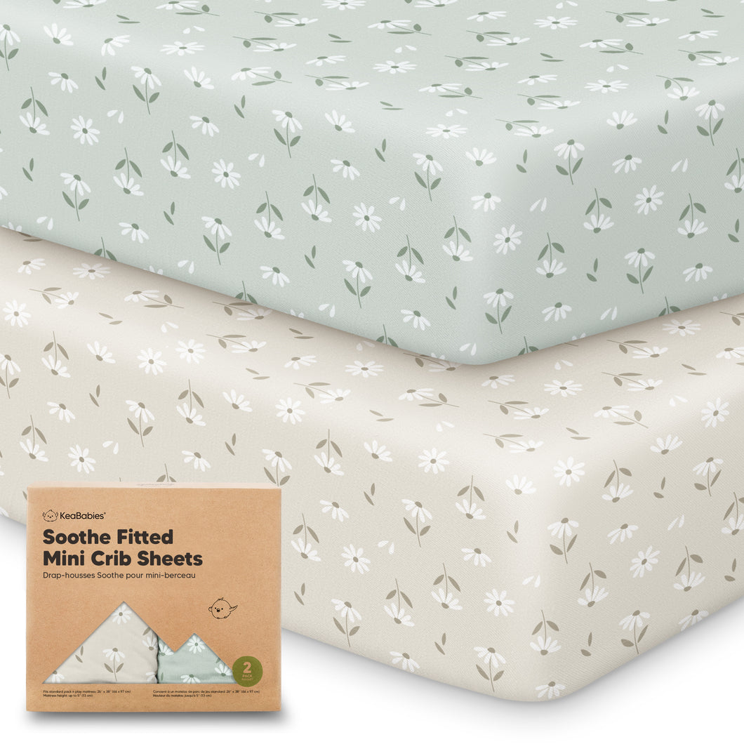 Soothe Fitted Mini Crib Sheet (Daisies)