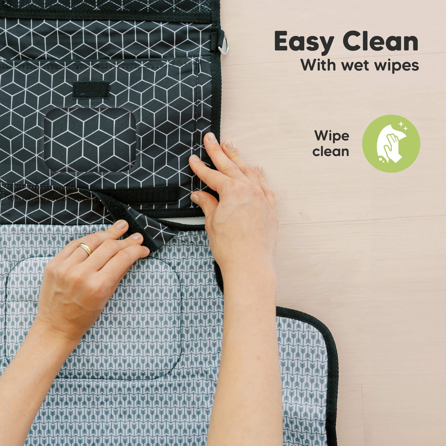 Easy Clean With wet wipes
 33504789954746
