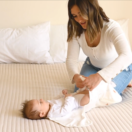 Video of parent using the soothe zippy swaddle wrap 29381478777018