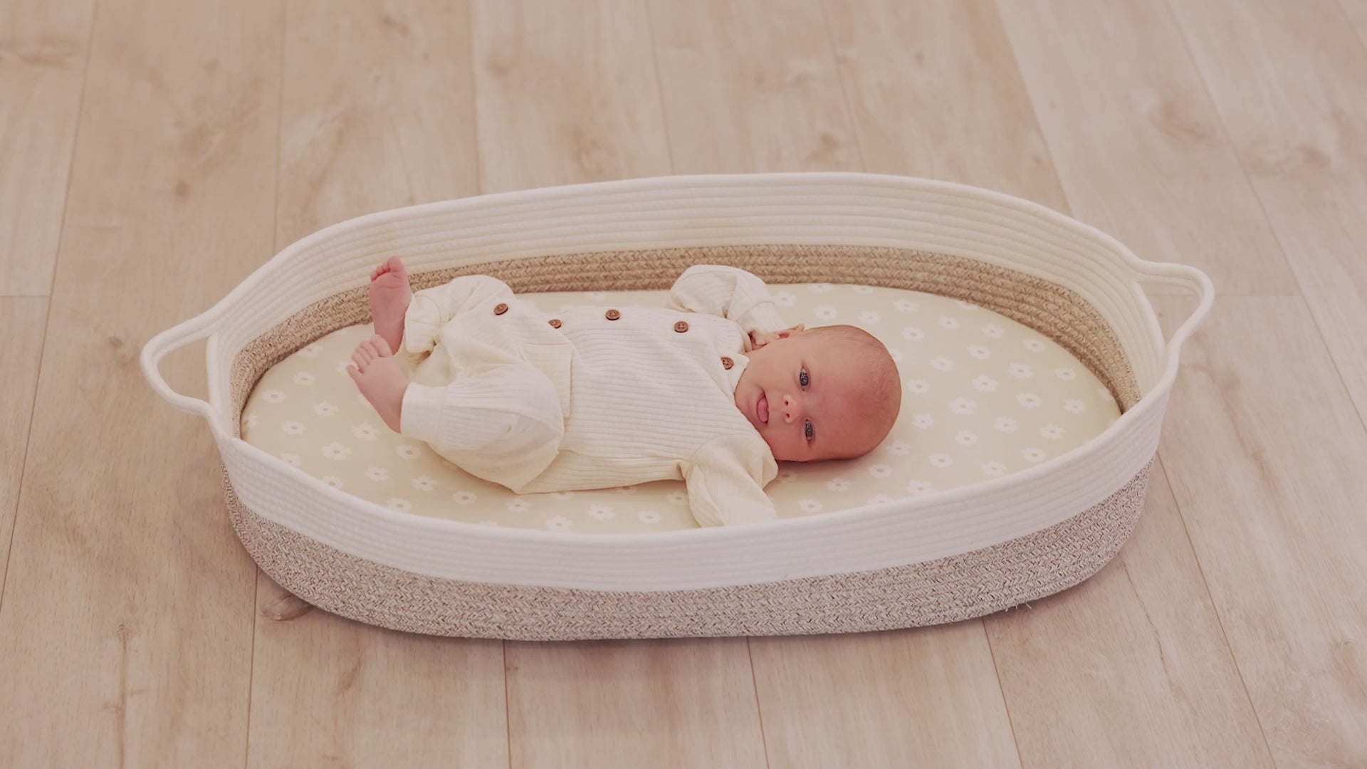 video of the isla bassinet sheet